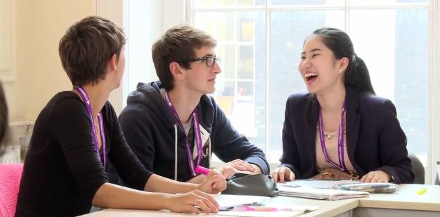 English Course London, three Bloomsbury International students in the classroom